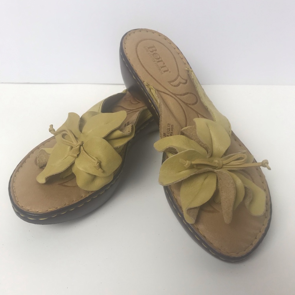 Born Sandles *NWOT*